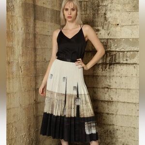 ZERO DEGREES CELSIUS Music Pleated Skirt